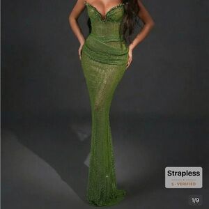 Elegant Green Strapless Evening Gown
